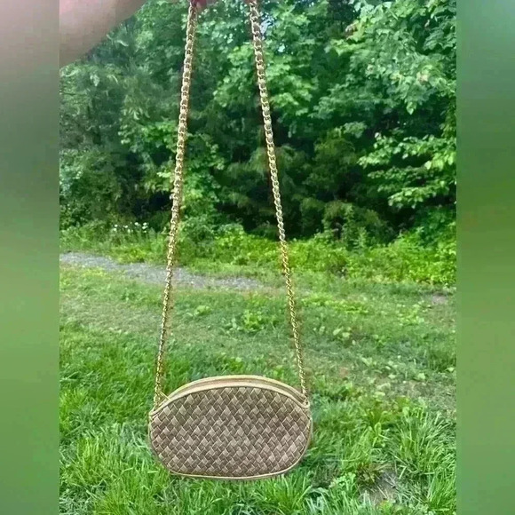 Saddle River metallic gold and silver crossbody bag purse. Woven front - Picture 3 of 9